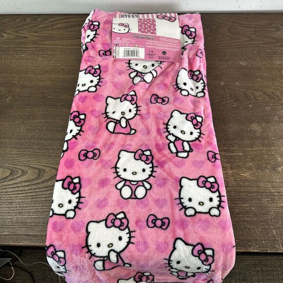 Hello Kitty  50"x70" Silk Touch Throw Blanket NWT - Picture 1 of 6